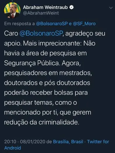 Ministro da Educação escreve 'imprecionante' com C e é alvo de piadas no Twitter
