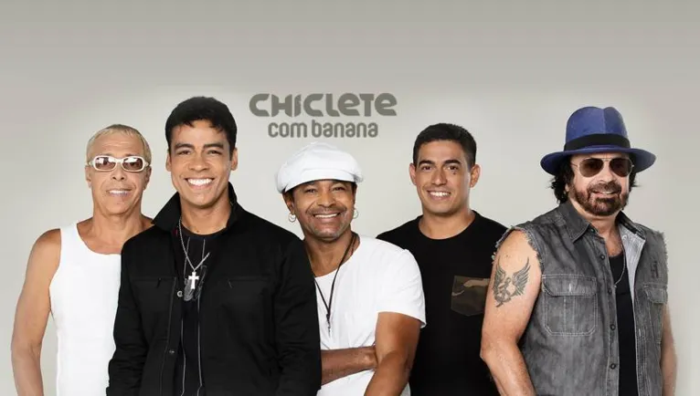 Além de Ricardo Chaves, o Chiclete com Banana puxa a festa 