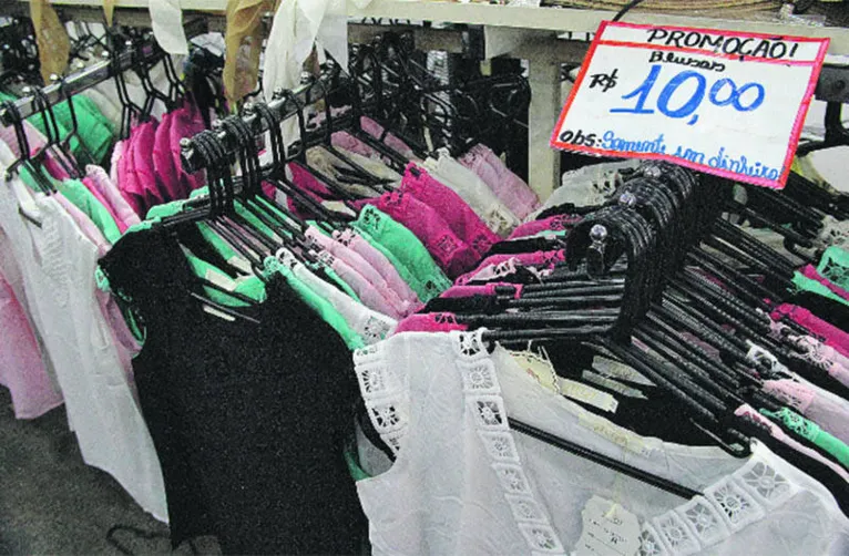 As roupas também estão baratas