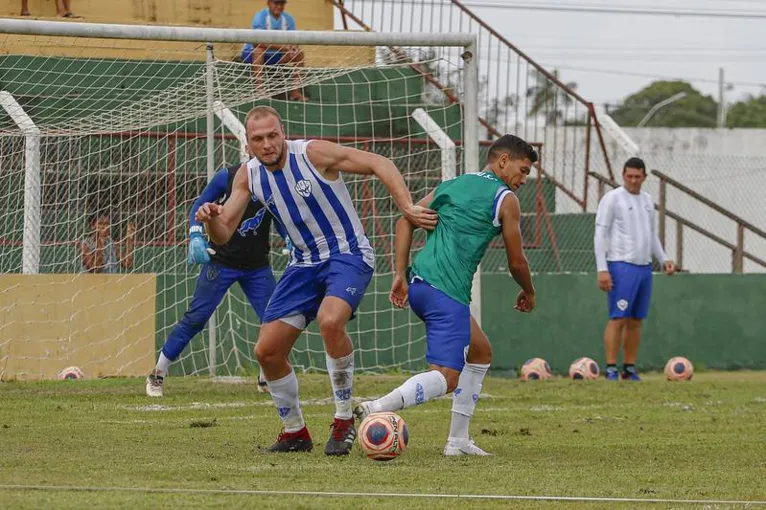 Hélio dos Anjos começa a definir time para estreia bicolor no Parazão