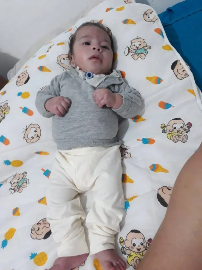 Mãe faz campanha para comprar sonda para o filho especial em Belém