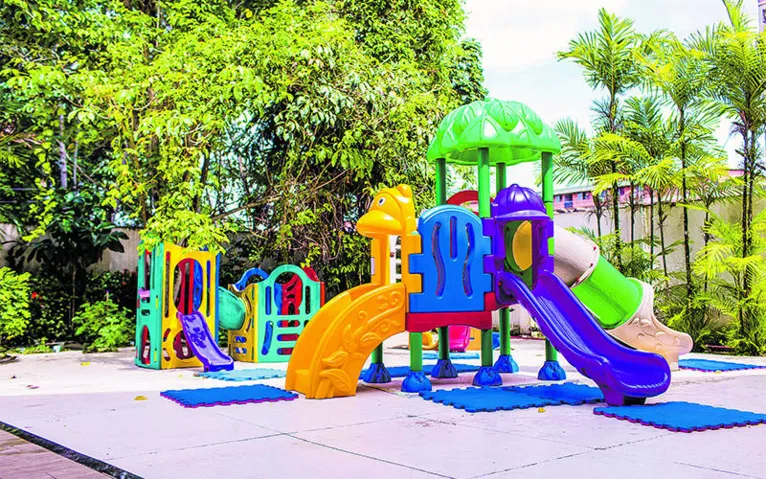 Colégio diferenciado, com projeto de renovação educacional e arquitetônica