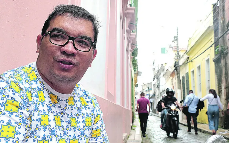 Michel Pinho faz passeios pela cidade para moradores e turistas.