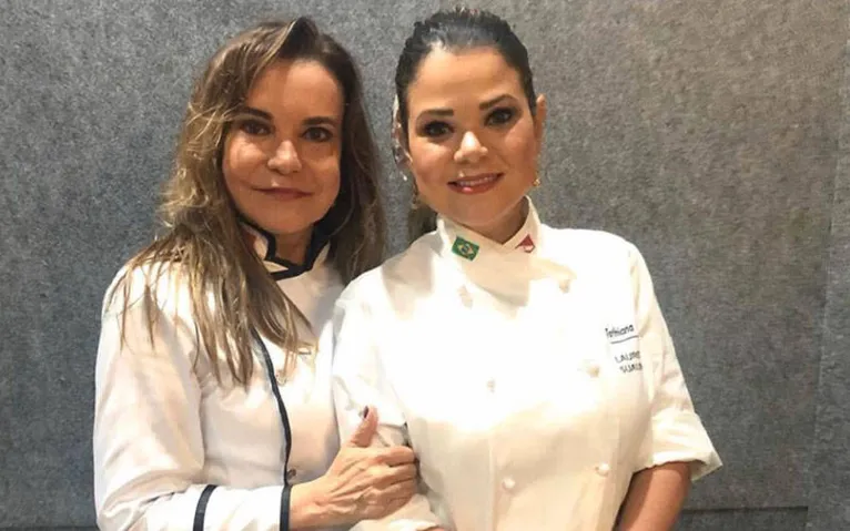As chefs Wania e Tatiana Martins vão assinar o buffet de ceia especial do réveillon Pomme d’Or, na Estação. Sax Music Play no receptivo, DJ Paulinho Fidalgo, Banda On Line, Bateria do Rancho e open bar de cerveja