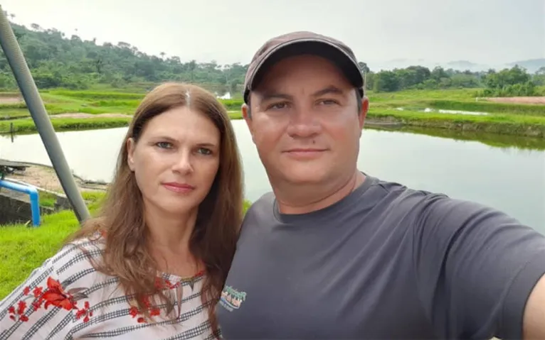 Francesco com a esposa Elisângela.