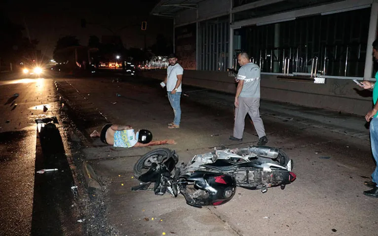 Imagens fortes na Almirante Barroso: homem vai parar em cima de ambulância na pista do BRT; veja o vídeo 