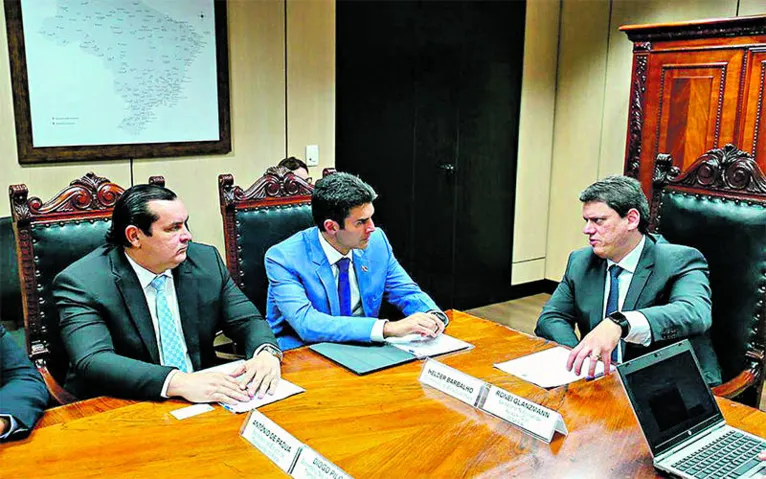 Com o ministro Tarcísio Freitas, Helder tratou sobre importantes obras para o desenvolvimento do Pará.