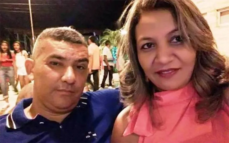 Jogador de futebol esfaqueia ex-mulher durante festa