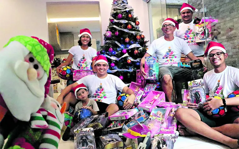 Grupo de vizinhos se reúnem para deixar o Natal ainda mais especial