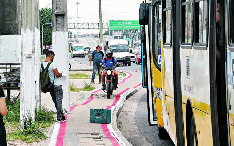 A reportagem do Diário do Pará encontrou até motociclistas circulando no espaço demarcado.