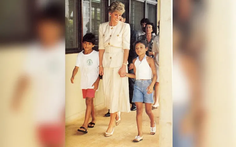 Árvore plantada por Princesa Diana em Parauapebas dá seu primeiro fruto