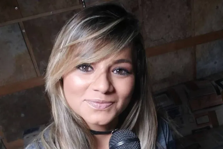 Cantora de forró passa mal durante show e morre. Veja o vídeo