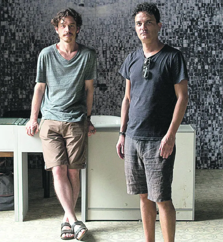 Pedro David e João Castilho, curadores da exposição

