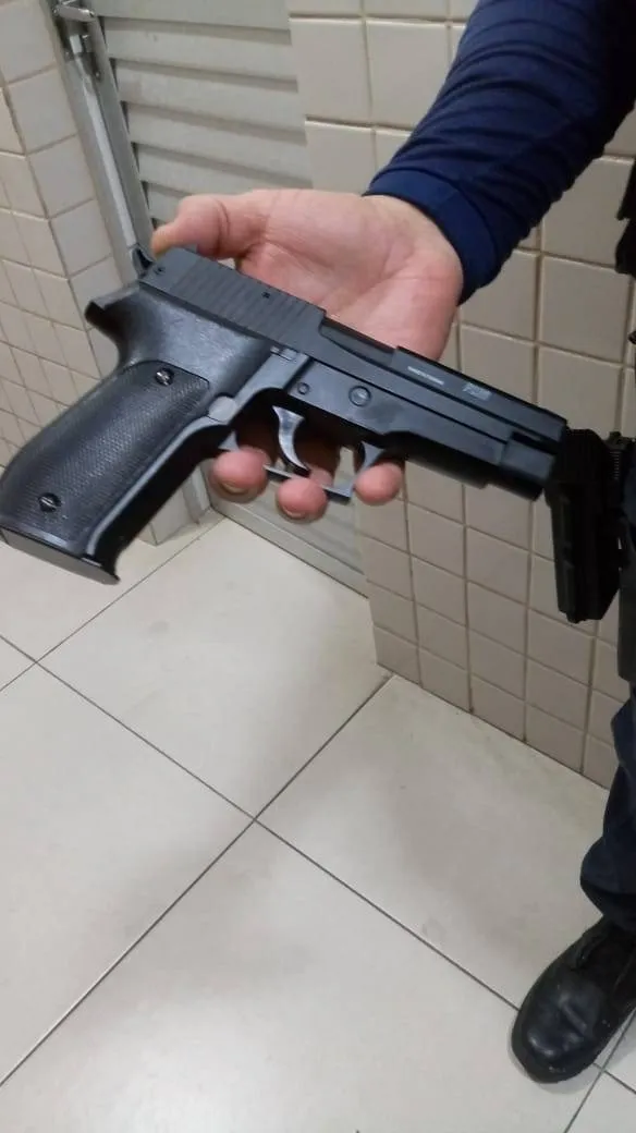 Homem rouba com arma falsa e é preso em Belém