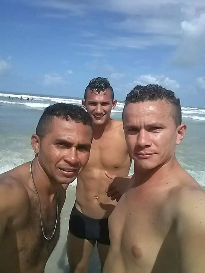Lucas com o irmão Luiz Miquéias e o primo Gilson