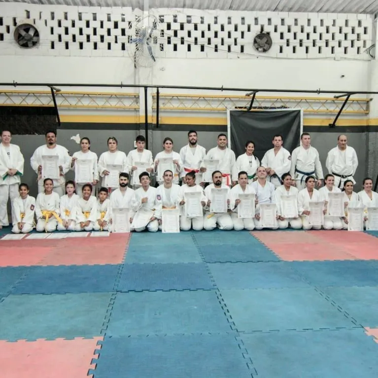 Jovens são graduados para prática do Krav Maga