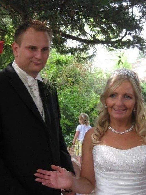 Mãe paga casamento, rouba marido da filha e engravida do genro