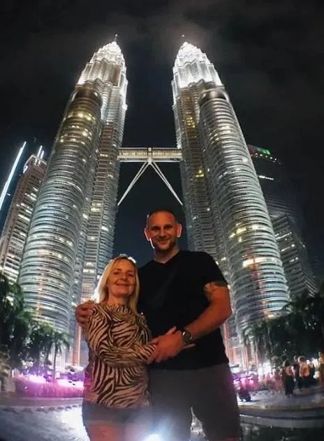 Mãe paga casamento, rouba marido da filha e engravida do genro