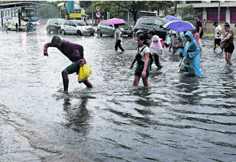 A previsão é do Instituto Nacional de Meteorologia, diante do início do inverno amazônico, que já registra temporais na Capital. População de áreas que costumam alagar demonstram preocupação com o período

