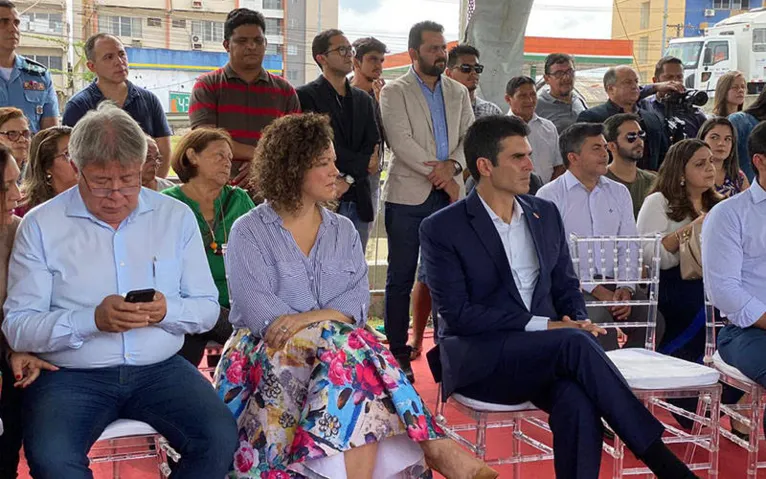 Helder Barbalho e Úrsula Vidal na entrega do monumento revitalizado.