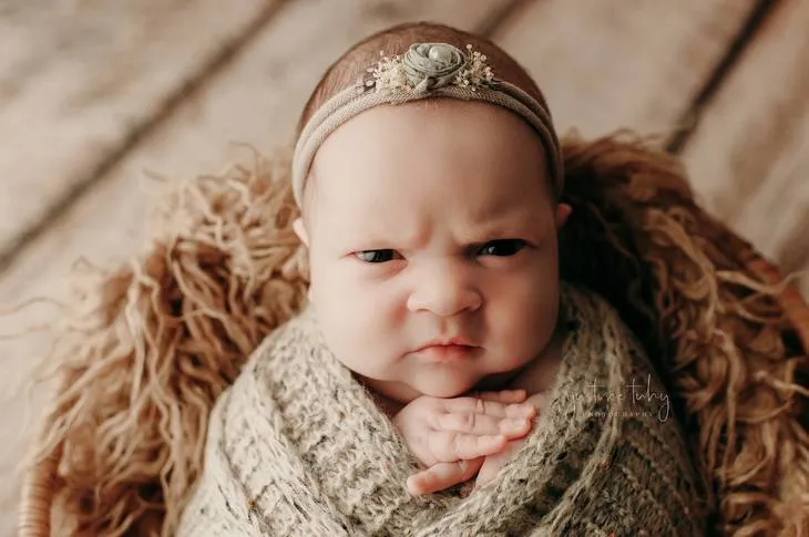 Ensaio newborn da menina recém-nascida que viralizou.