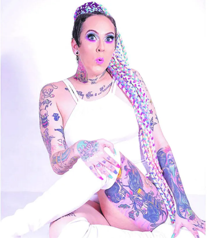 A DJ Aritana é presença confirmada no evento

