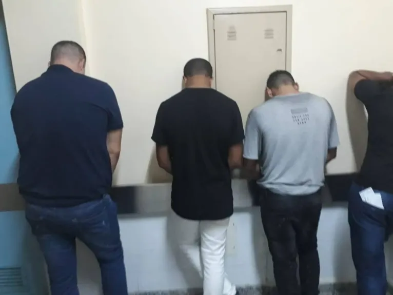 Raio-X comprova drogas no estômago de presos
no aeroporto de Belém