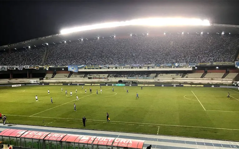Torcidas fazem festa e dão show na bancada