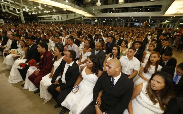 Governo promove casamento comunitário com mais de mil casais no Hangar