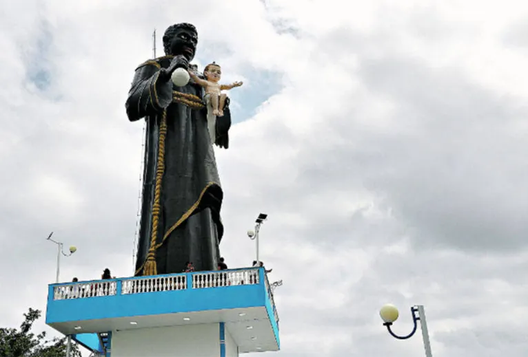 Milhares de devotos de São Benedito tomaram as ruas de Bragança, no nordeste paraense, para prestar suas homenagens ao co-padroeiro do município, em uma festa religiosa que deve se tornar patrimônio do Brasil

