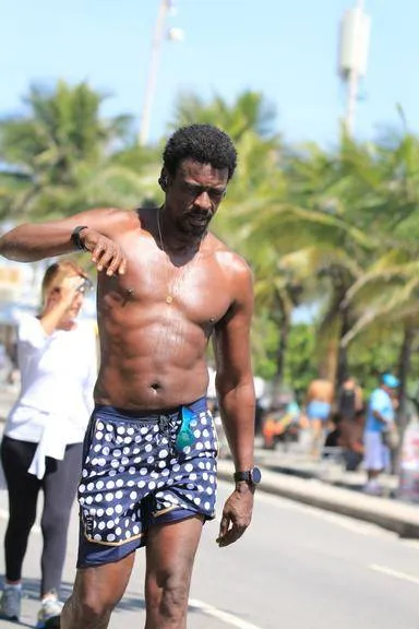 Seu Jorge atualmente está na série Irmandade, exibida pela Netflix.