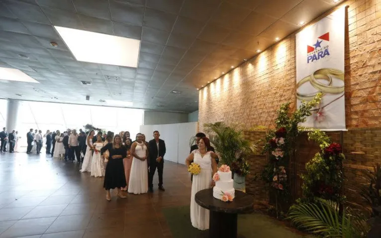 Governo promove casamento comunitário com mais de mil casais no Hangar