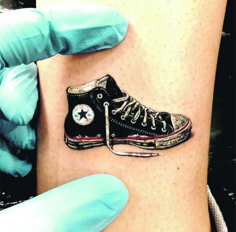 Conhcecido por suas pequenas tatuagens realistas, Adrian Max ministrará workshop sobre a técnica 