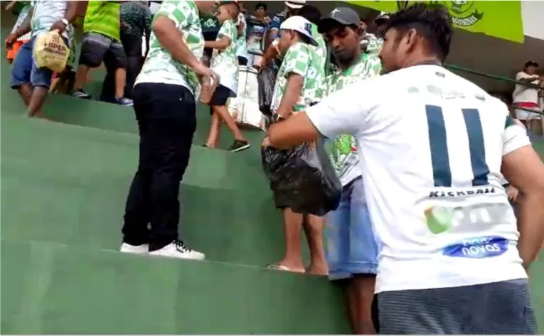 Além da bonita festa, a torcida alviverde dá exemplo de limpeza e consciência ambiental 