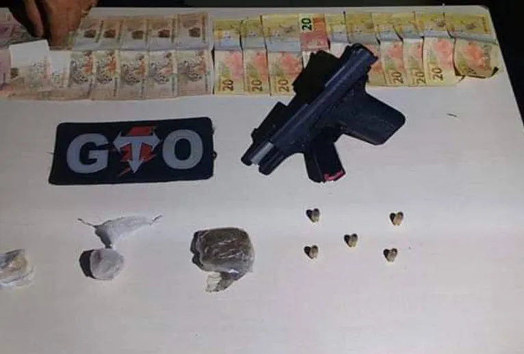 Itens apreendidos após ação policial