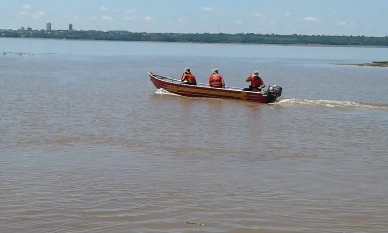 Trigêmeos morrem afogados durante passeio de barco