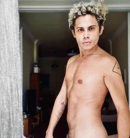 Ator Global posta foto nu e solta; "Quero e faço"