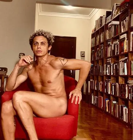 Ator Global posta foto nu e solta; "Quero e faço"