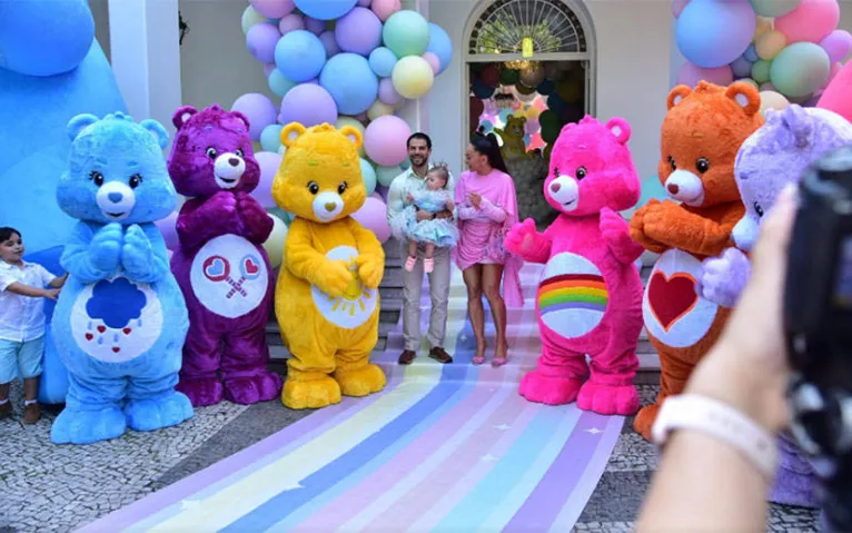 Zoe, filha de Sabrina Sato e Duda Nagle, ganha festa luxuosa de um ano; veja as fotos