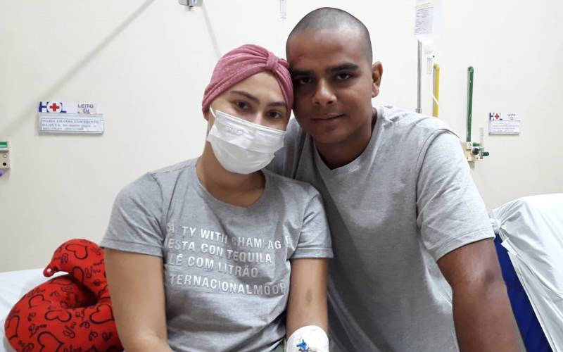Paciente com câncer é pedida em casamento no Hospital Ophir Loyola