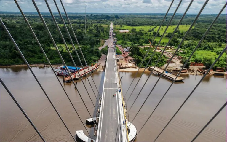 Governo Helder entrega ponte sobre rio Moju em tempo recorde