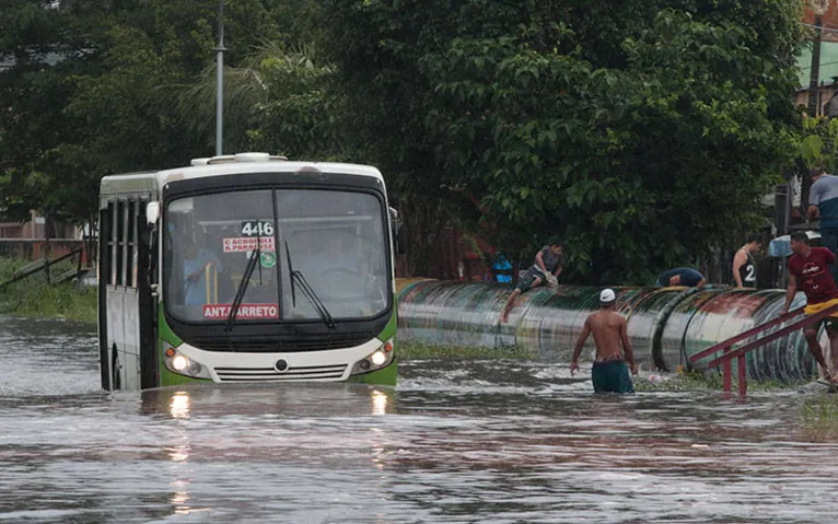 O balanço do dia após a grande chuva: caos, estresse e muitos prejuízos