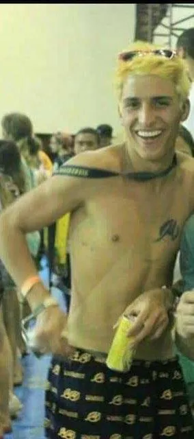 Vazam supostas fotos de BBB fazendo sexo oral em outro homem. Veja