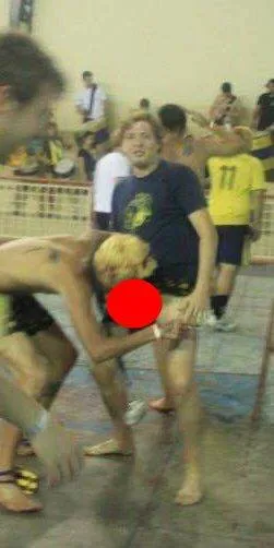 Vazam supostas fotos de BBB fazendo sexo oral em outro homem. Veja