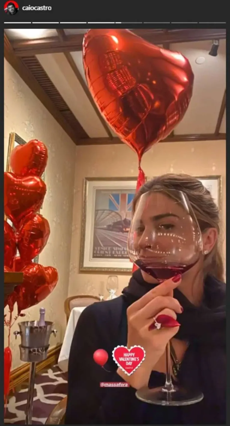 Caio Castro e Grazi Massafera se assumem em dia do Valetine's
Day