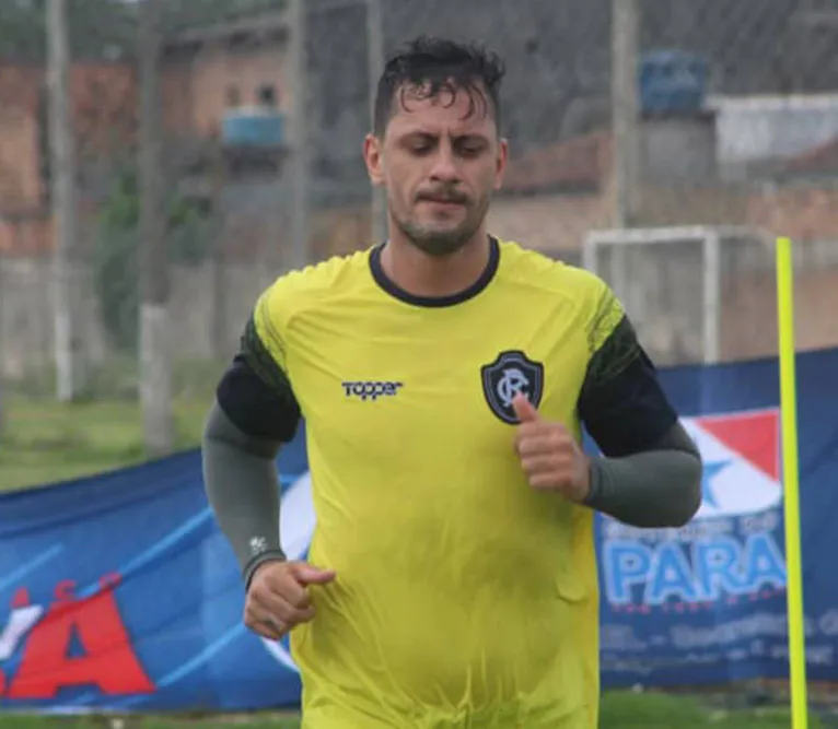 Eduardo Ramos e Fenômeno Azul vivem um eterno romance de altos e baixos. Agora que o meia perdeu a condição de titular, a relação está à prova mais uma vez

