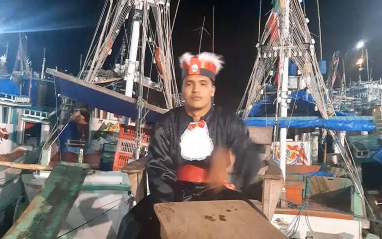 Thallys Gabriel, filho de pescador, que trabalha com o pai no Ver-o-Peso, e acaba de receber o grau em Direito, na Unama
