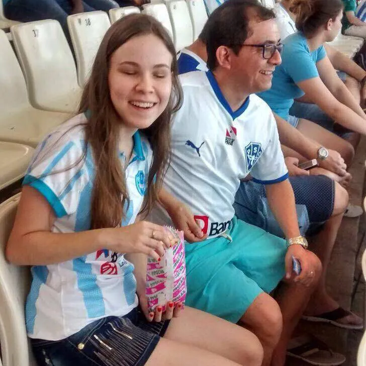 Seu pai é também torcedor do Paysandu e companheiro de Luisa, quando vão ao estádio.