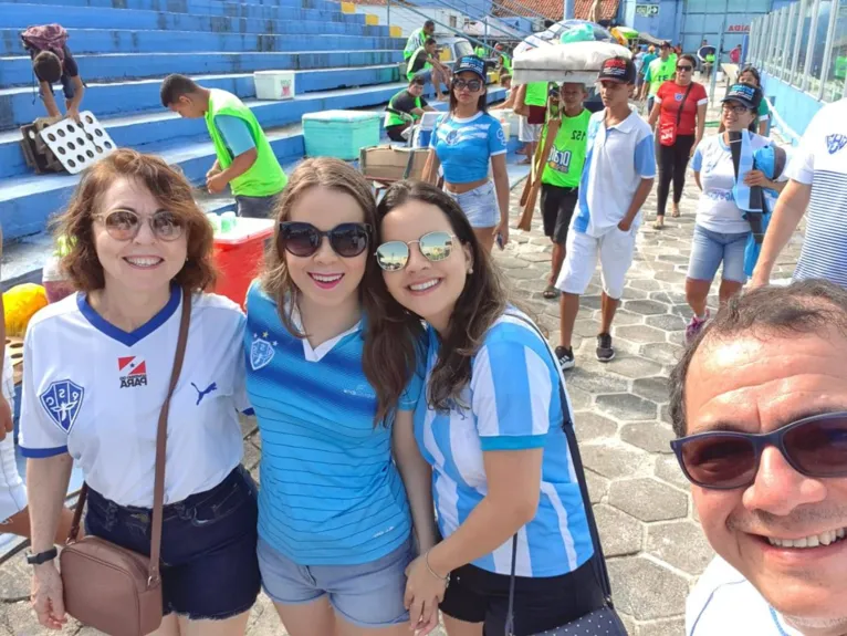 Torcedora cega lê escalação do Paysandu em braile. Veja o vídeo!