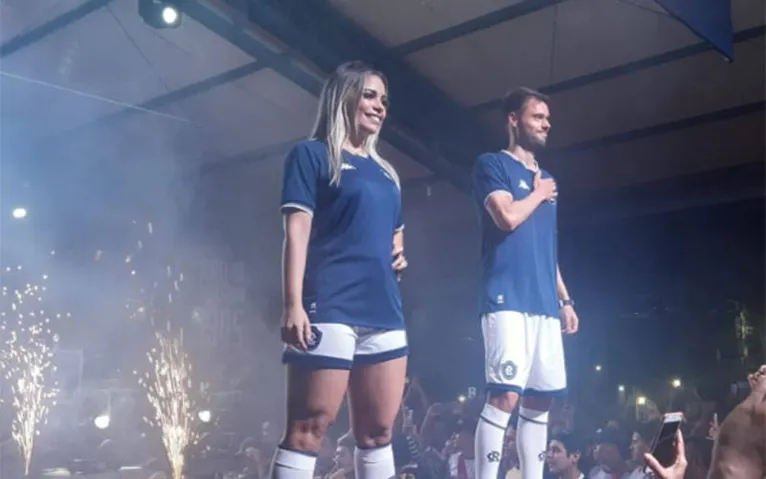 Leão apresenta uniformes da nova temporada. Veja!